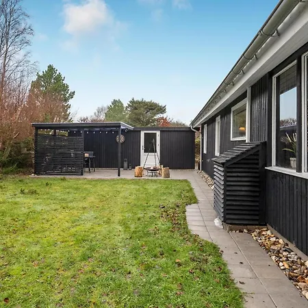 4 Bedroom In Nyaraló *