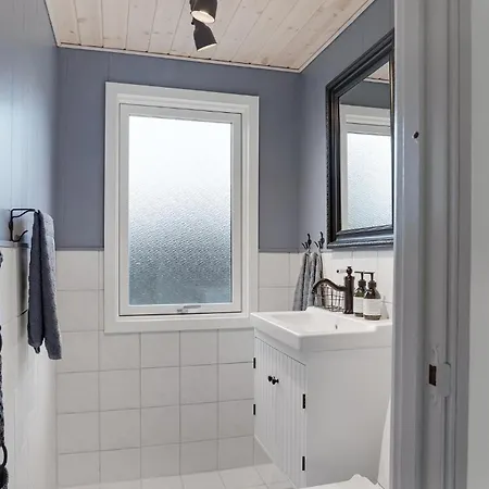 4 Bedroom In *